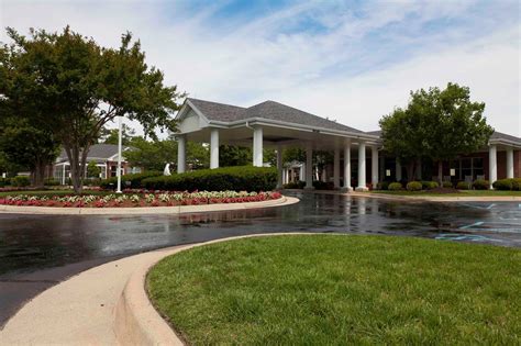 keskenkasvuinen mies|The 17 Best Assisted Living Facilities in Ashburn, VA